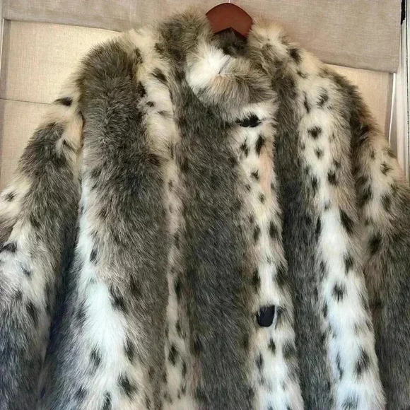 NANA CREATIONS Vintage faux fur WRAP CAPE PONCHO
One Size - Picture 2 of 9